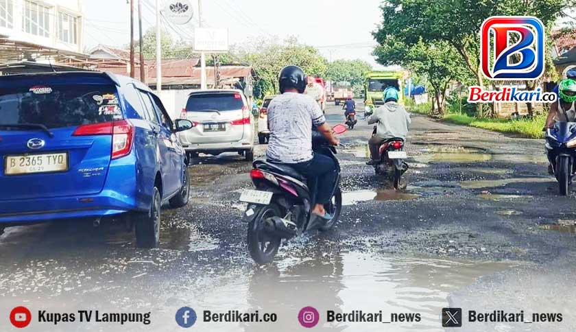 141 Warga Jadi Korban Jalan Rusak di Kota Metro