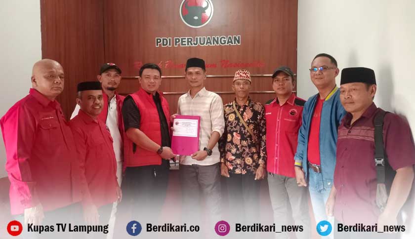 Agung Imam Prasetyo Mantan Kades Ambil Berkas Calon Wabup Lambar Lewat PDI Perjuangan