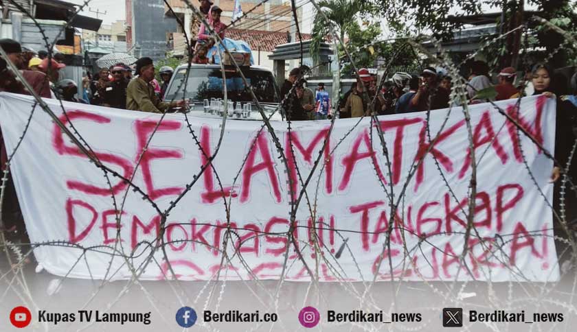 Dugaan Kecurangan Pemilu, Puluhan Warga Demo di Bawaslu Lampung