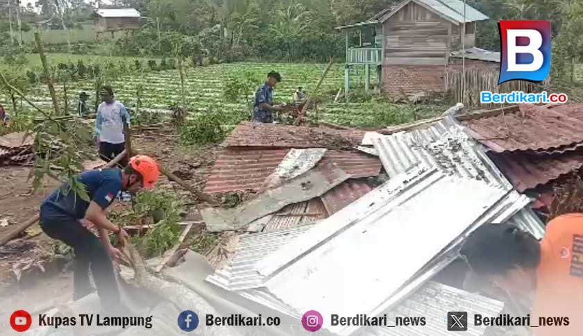 Hujan Angin Terjang Balik Bukit Lambar, Puluhan Rumah Rusak