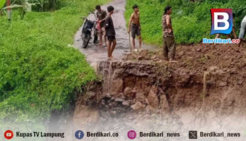 Jalan Penghubung Pekondoh dengan Kebandakhan Pertiwi di Cukuhbalak Putus Total Akibat Longsor