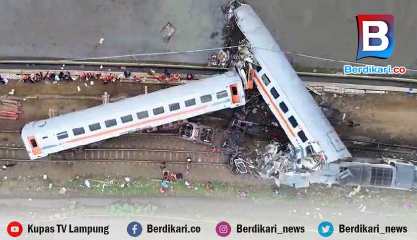 KA Turangga Tabrakan dengan KRL Bandung Raya, 4 Korban Tewas, 37 Penumpang Luka-luka