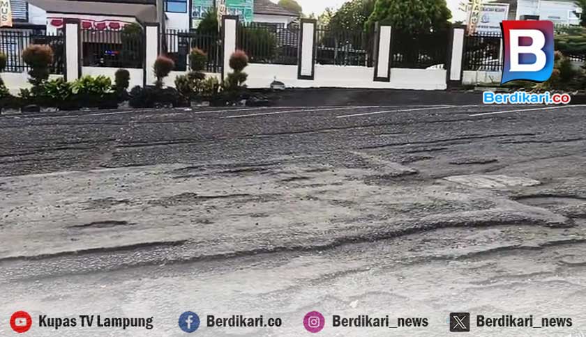 Pusat Pemerintahan Tanggamus Dikepung Jalan Rusak, Pemerintah Seolah Tutup Mata