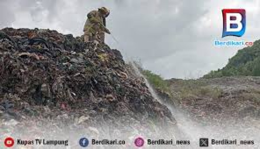 TPA Bakung Kembali Terbakar, Diduga Api Berasal dari Pembakaran Sampah Sembarangan