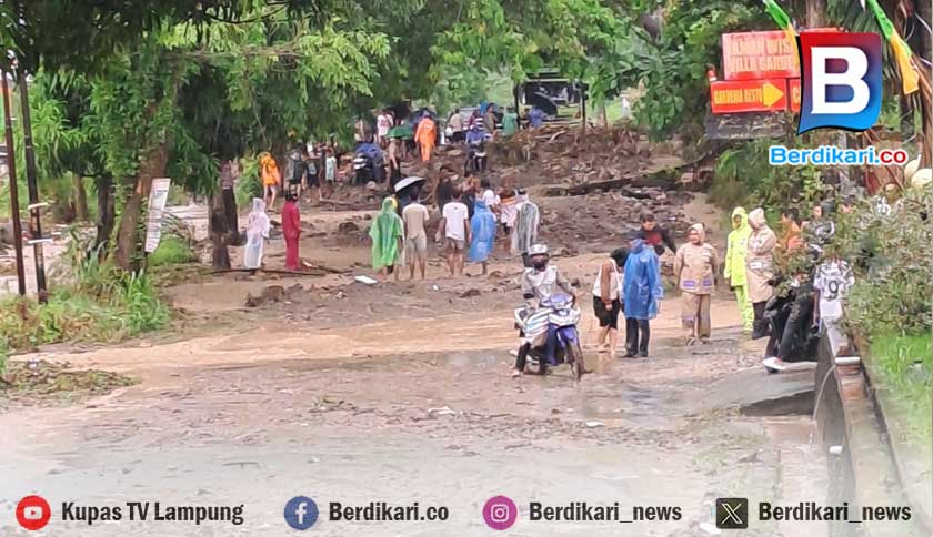 Banjir dan Longsor Terjang Bandar Lampung dan Pesawaran, Akses Jalan Terputus, Ratusan Rumah Terdampak