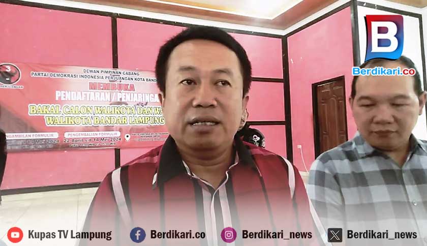 Bendahara DPC PDI-P Bandar Lampung Ambil Formulir Pendaftaran Cawalkot