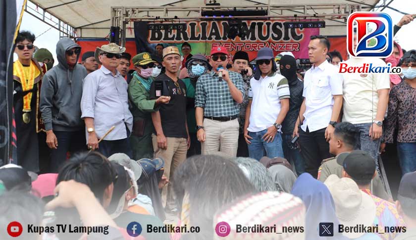 Bupati Lambar Tegur Kostum Vulgar dan Aksi Minta Uang di Perayaan Sekura