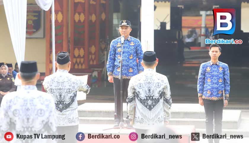 Duh, Lima Kepala Sekolah di Lampung Barat Telat dan Asyik Selfie Saat Upacara Hardiknas