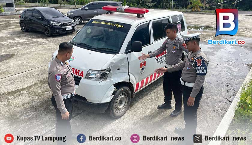 Kades Kendarai Ambulans Tabrak Pemotor di Mesuji