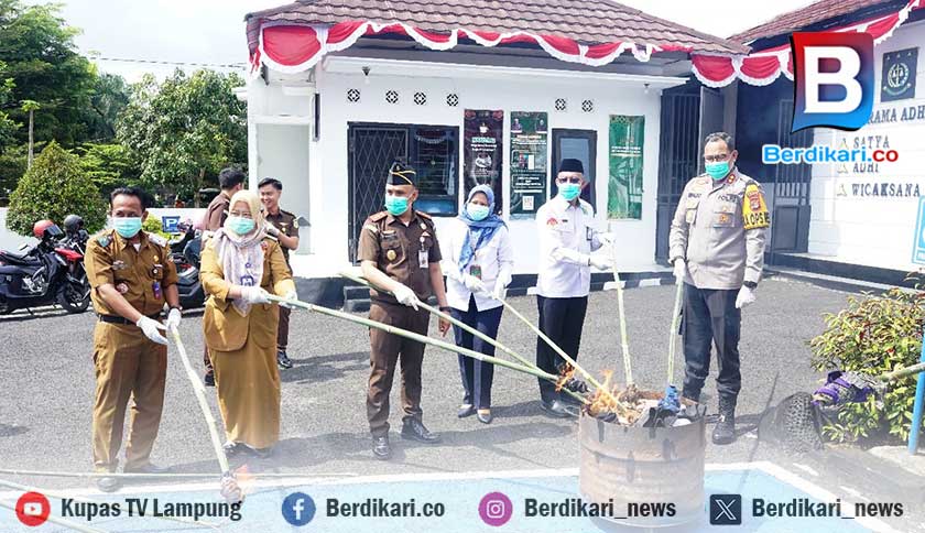 Kejari Lambar Musnahkan Barang Bukti dari 59 Perkara