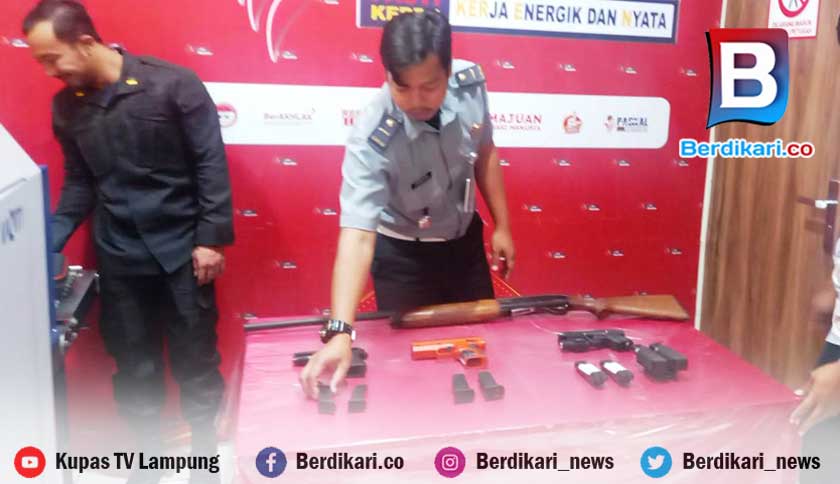 Pastikan Kondisi Senpi Baik, Petugas Lapas Kalianda Lakukan Harwat Senjata Api