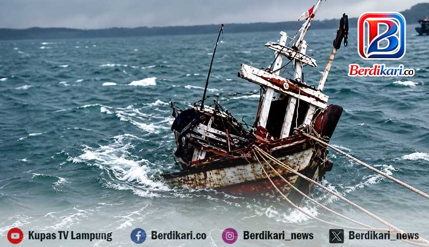 Perahu Nelayan di Lamsel Tenggelam Ditabrak Kapal Kargo