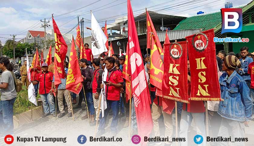 Puluhan Pekerja PT San Xiong Steel Demo di Kantor Disnaker Lampung, Tuntut Pemberhentian Sementara Perusahaan