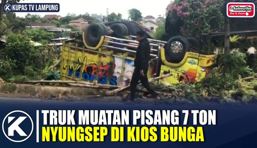 Truk Muat 7 Ton Pisang Terbalik